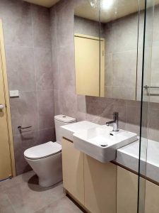 bathroom-apartment-renovation-10